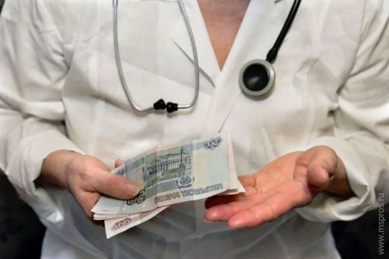 Выплаты медикам – в апрельскую зарплату